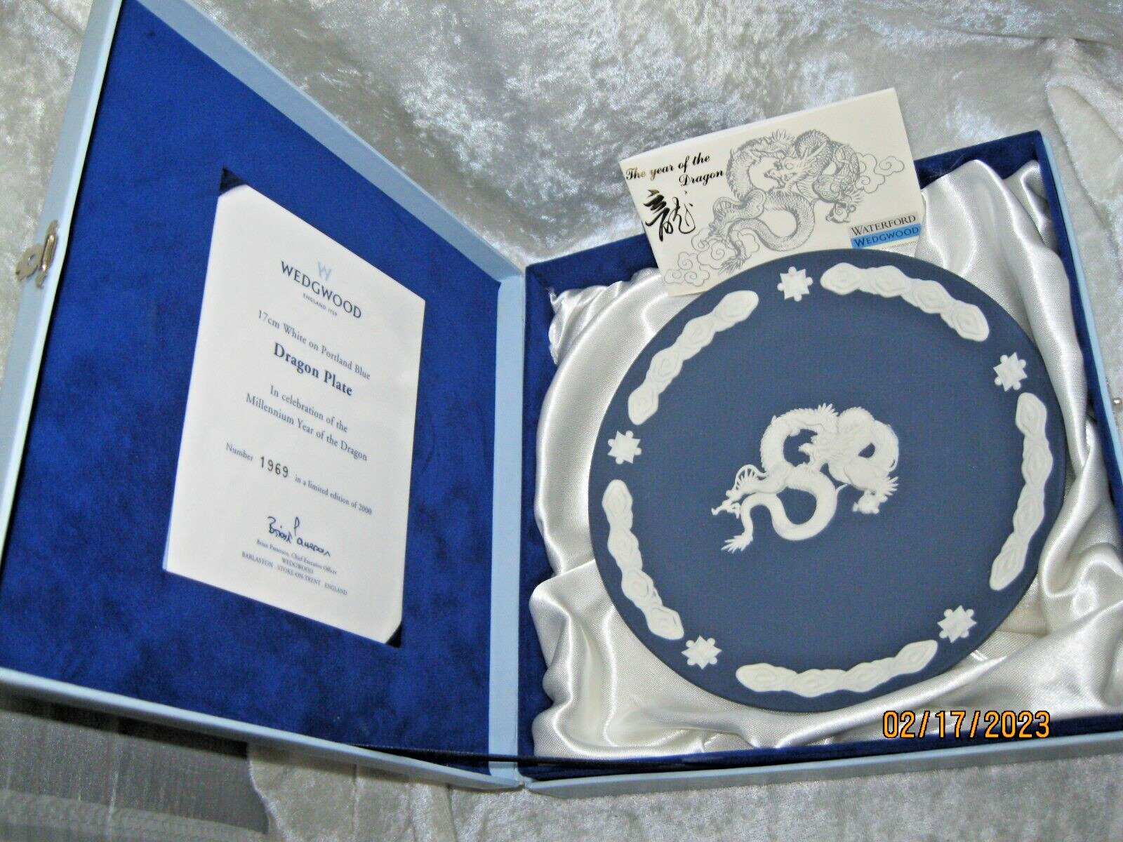 WEDGWOOD DRAGON WHITE ON PORTLAND BLUE LIMITED EDITION PLATE