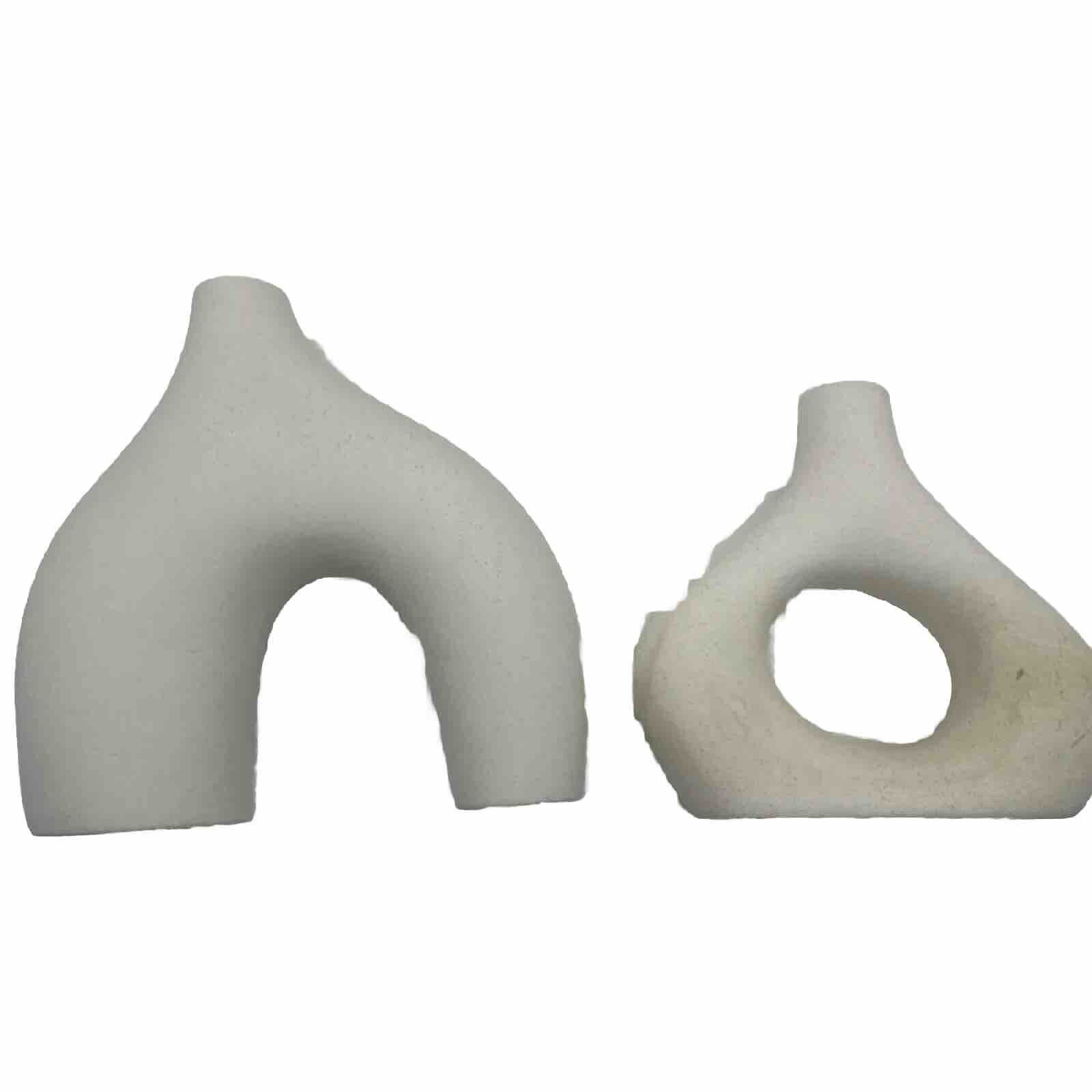 Two beautiful white stone looking vases Interlocking (EE)
