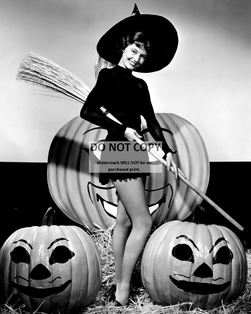 ACTRESS CYD CHARISSE PIN-UP - 8X10 HALLOWEEN THEMED PUBLICITY PHOTO (ZY-361)
