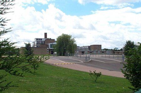 Photo 6x4 Holy Trinity School Crawley\/TQ2736 Opened in the late 1960s, t c2004