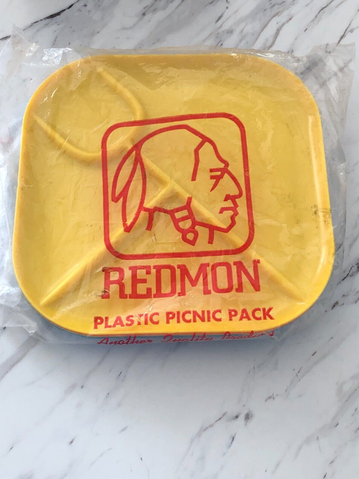 Vintage Mid-Century 60s Redmon Plastic Picnic Pack Multicolor Divided Plates MIP