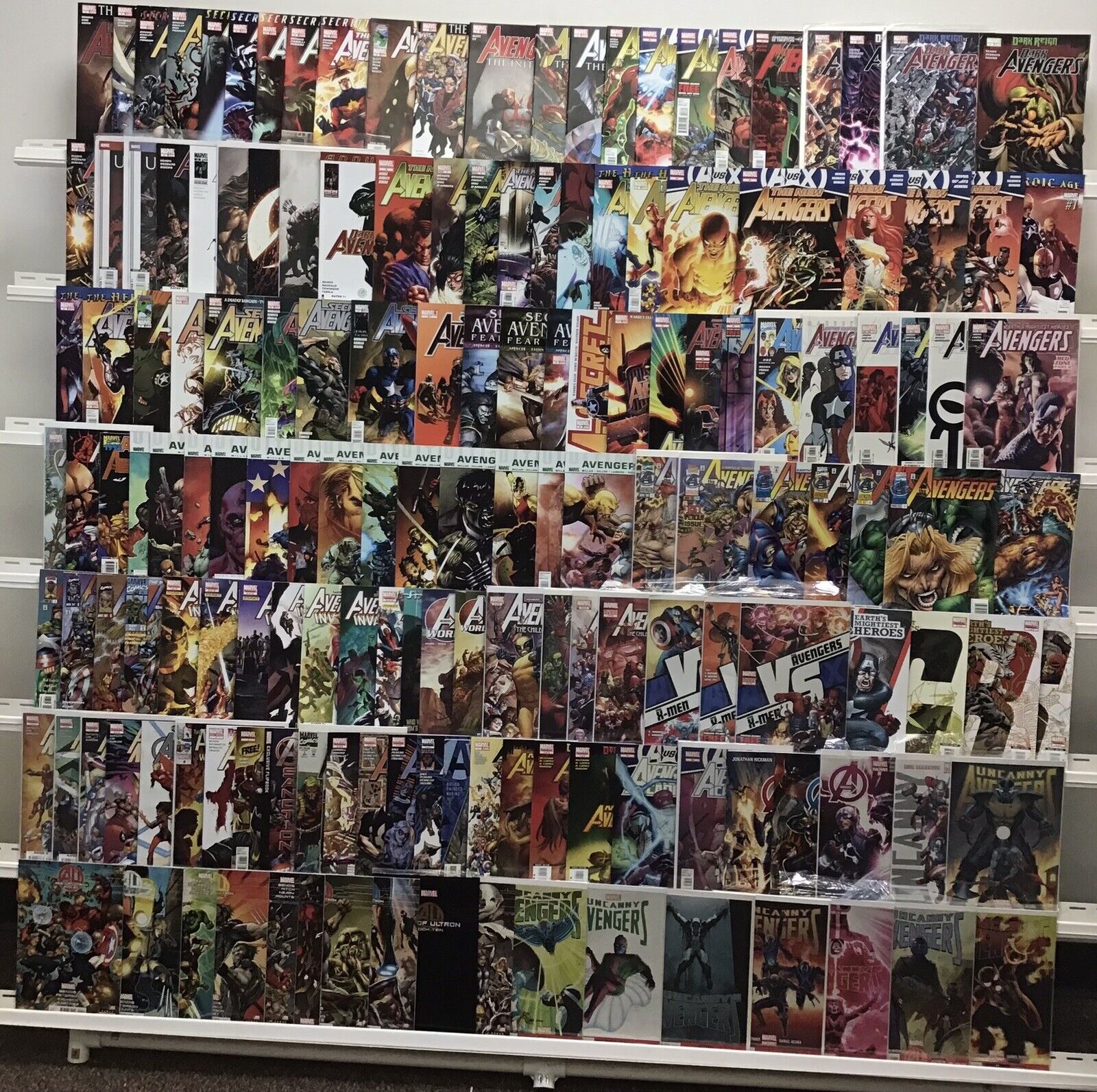 Marvel Comics Avengers Comic Book Lot Of 160 Comic Books