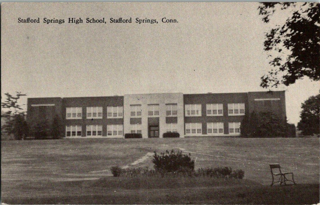 1930'S. STAFFORD SPRINGS HIGH SCHOOL. STAFFORD SPRINGS, CONN. POSTCARD. SM14