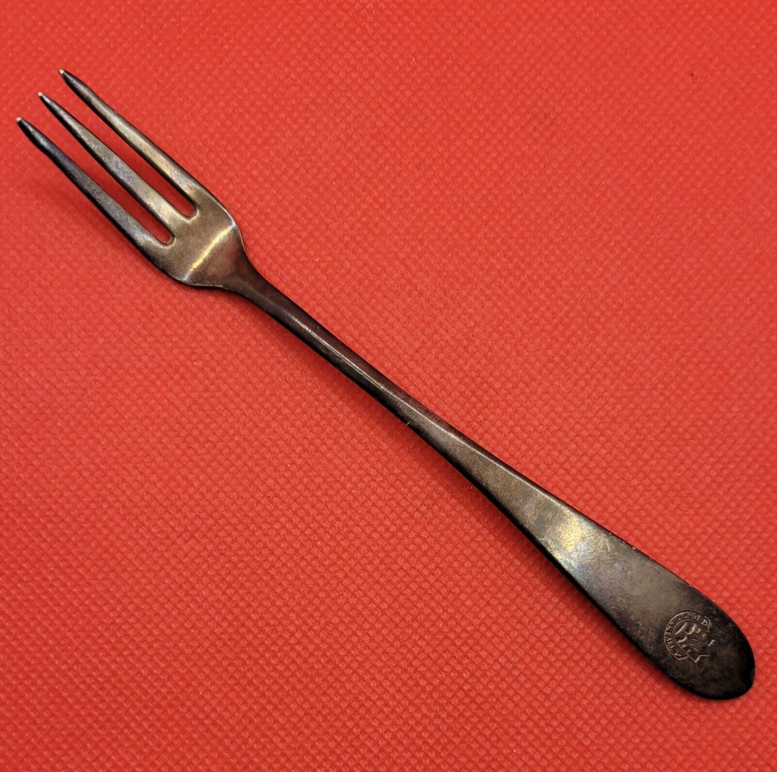 Antique International Silver Co The Inn Buck Hill Falls PA Oyster Pickle Fork S3