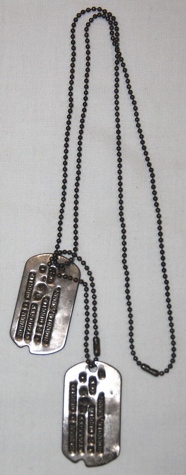 ORIGINAL WWII NEXT OF KIN DOG TAG SET ON TWO PIECE BEADED CHAIN