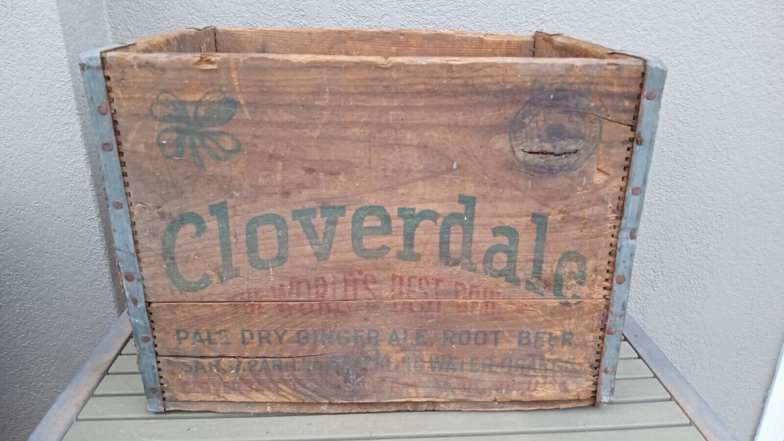 VINTAGE CLOVERDALE GINGER ALE, Baltimore MD WOOD BOX SODA ADVERTISING CRATE