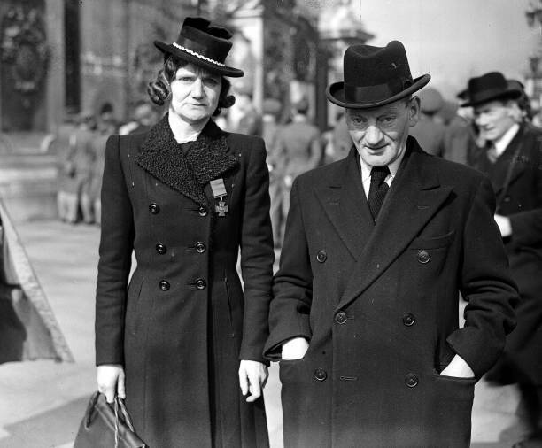 Mr and Mrs Bates parents of the Camberwell, London, V,C, Corpo - 1945 Old Photo
