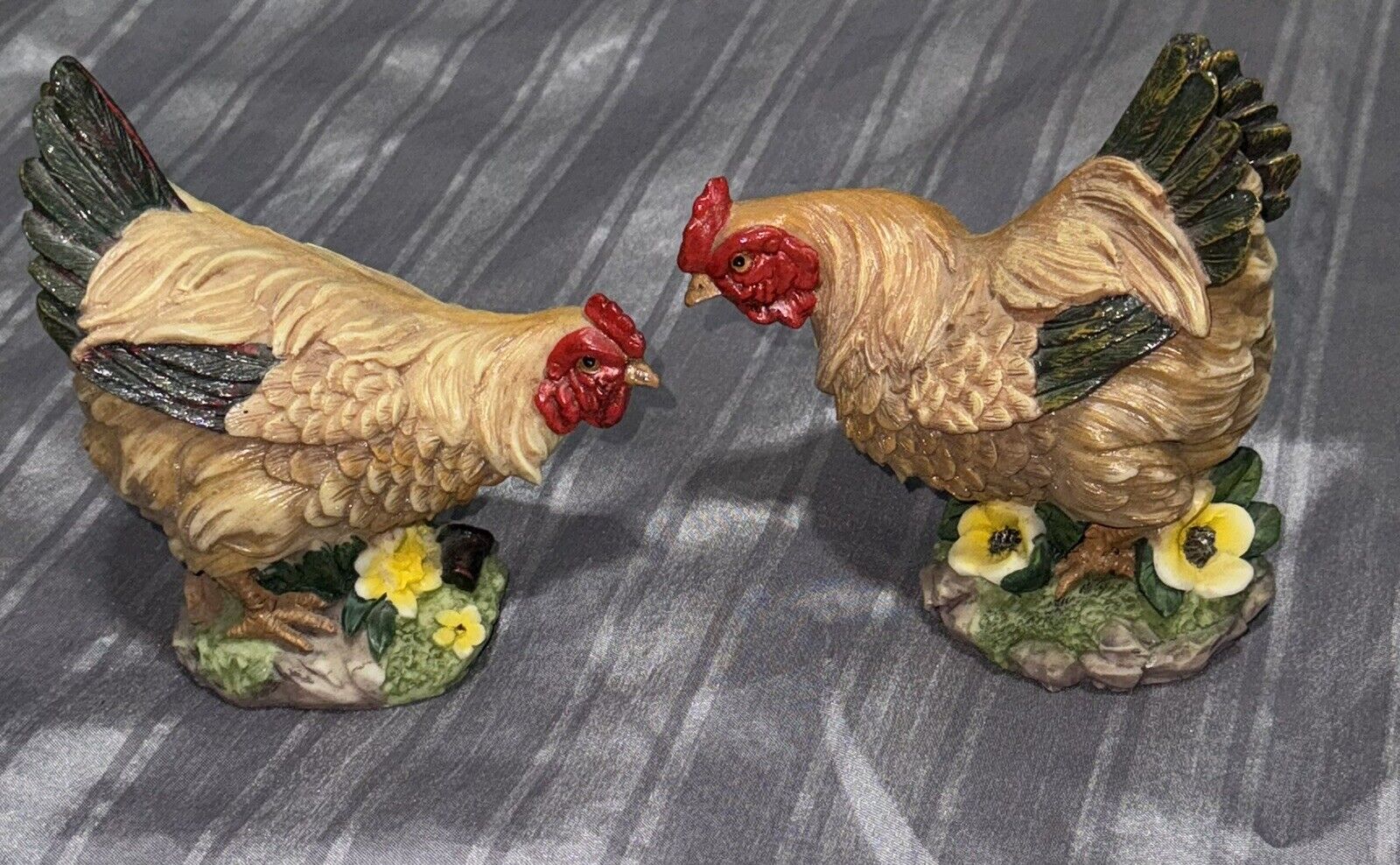 Vintage Pair of Hens Resin Figurines 4.5ins Tall