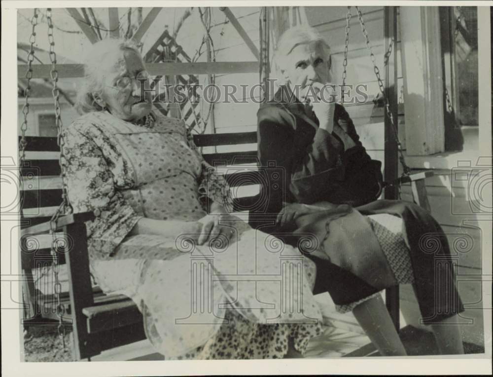 1939 Press Photo Mrs. Mary Sherman & Mrs. Edith Riley at Fort Dodge in Kansas