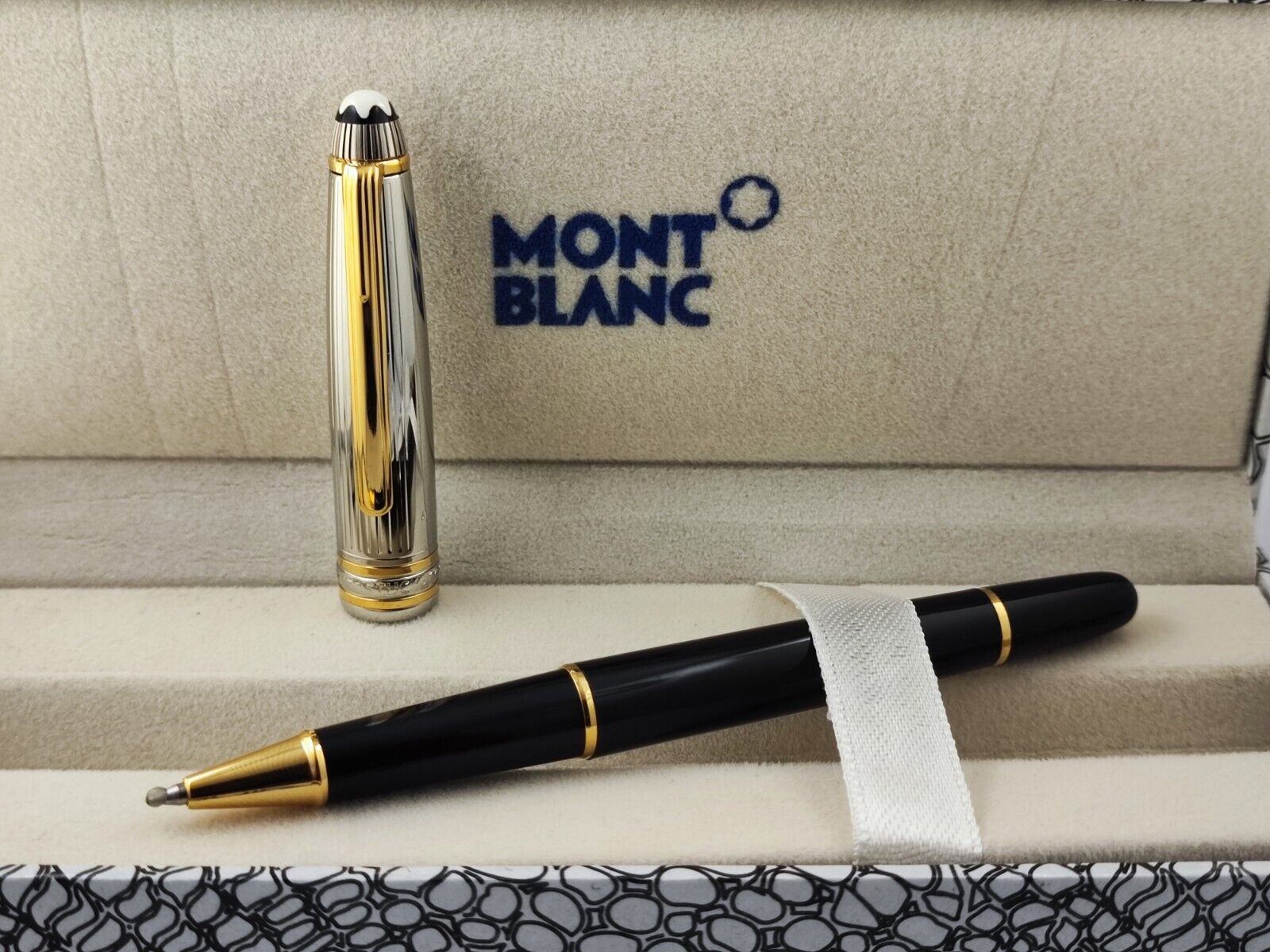Luxury Montblanc Meisterstuck Solitaire Sterling Silver Cap Ballpoint Pen