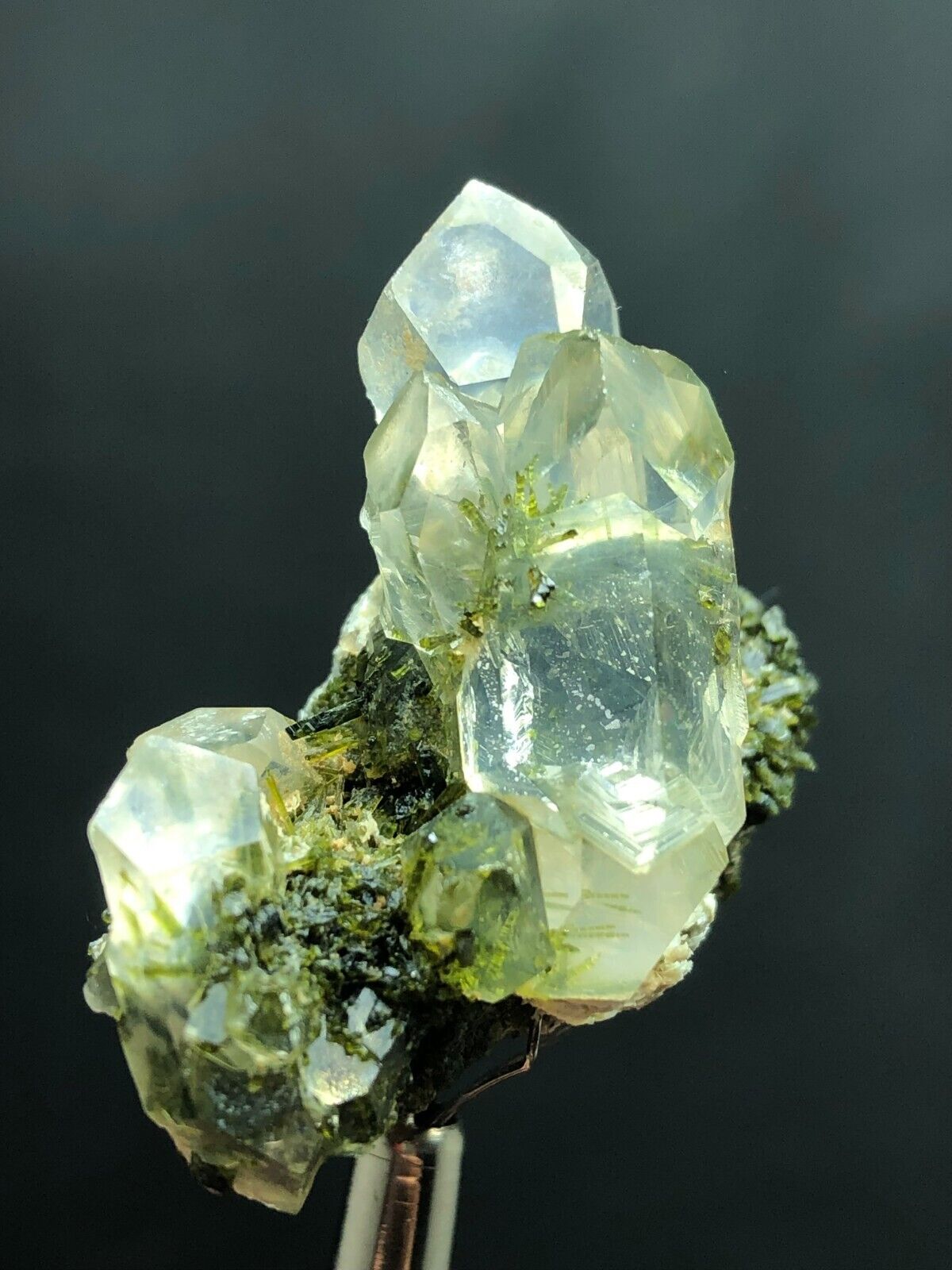 natural epidote specimen combine with clear quartz