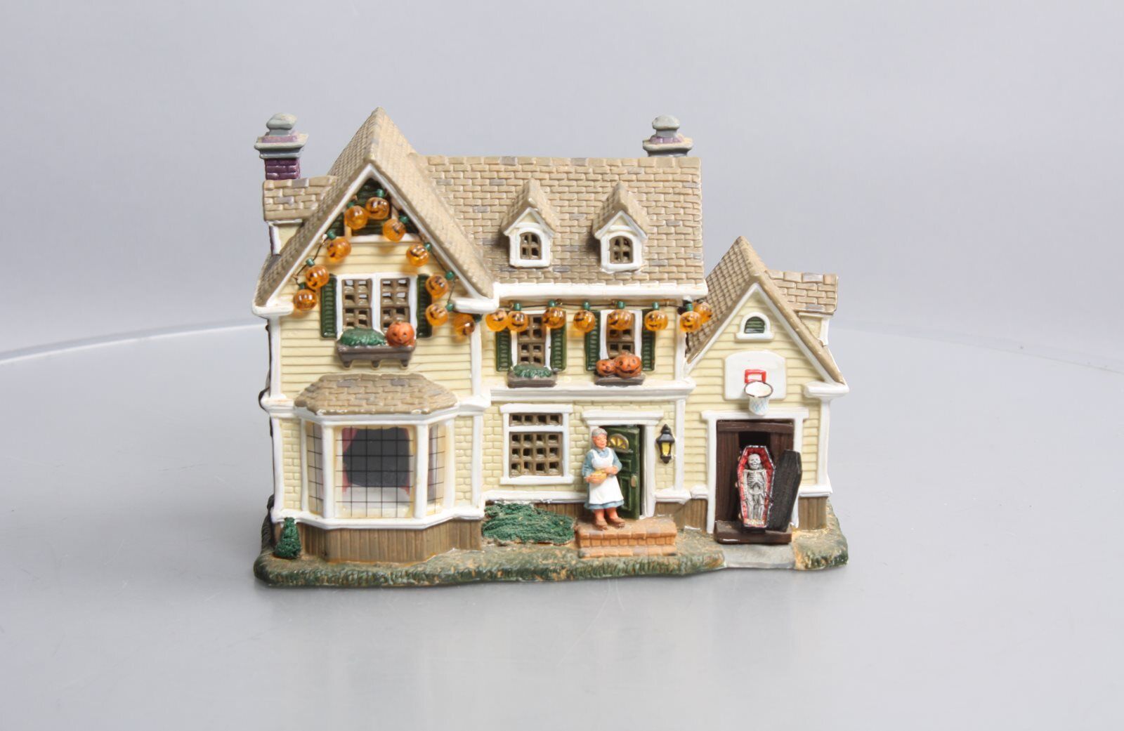 Lemax 35785A Spooky Town Spookiest House on the Block Porcelain Lighted House EX