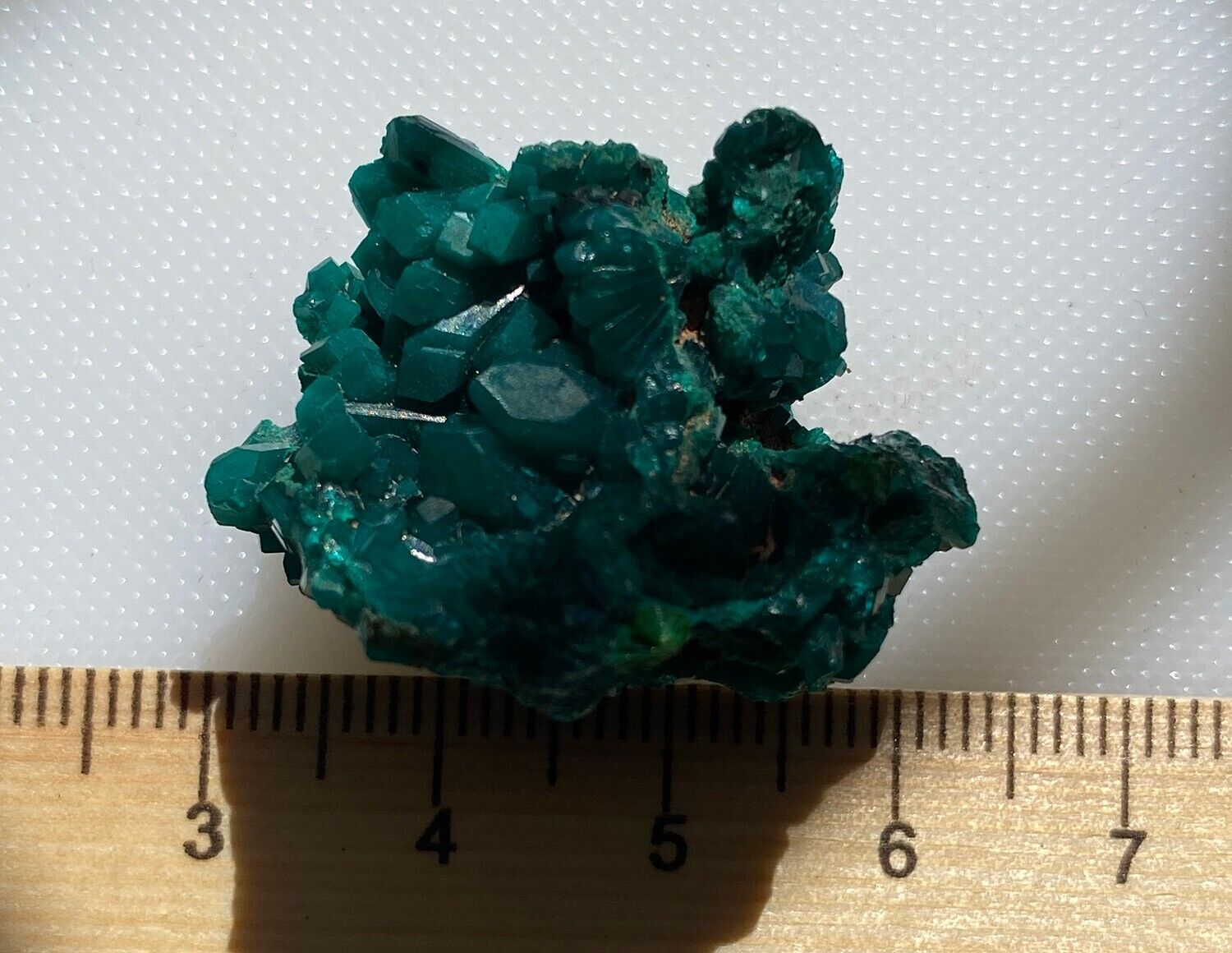 Amazing emerald green diopside cluster from Congo - Weight 14.60g, 73.53ct