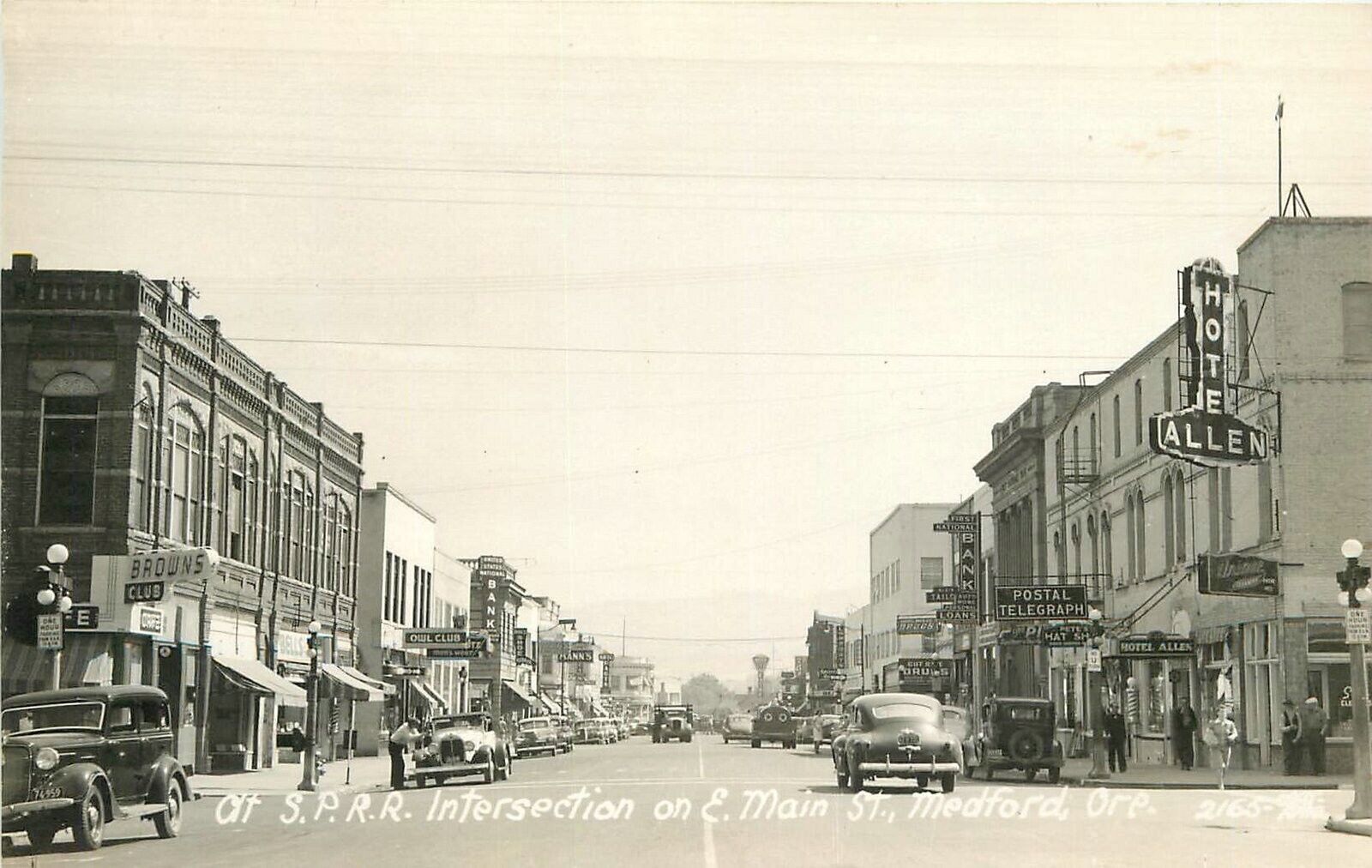 Postcard RPPC Oregon Medford SPRR Main Street autos 1940s 23-10181