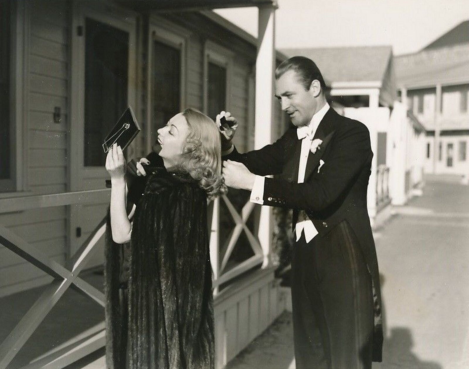 1938 CONSTANCE BENNETT & BRIAN AHERNE Candid Film Break  PHOTO  (173-m)