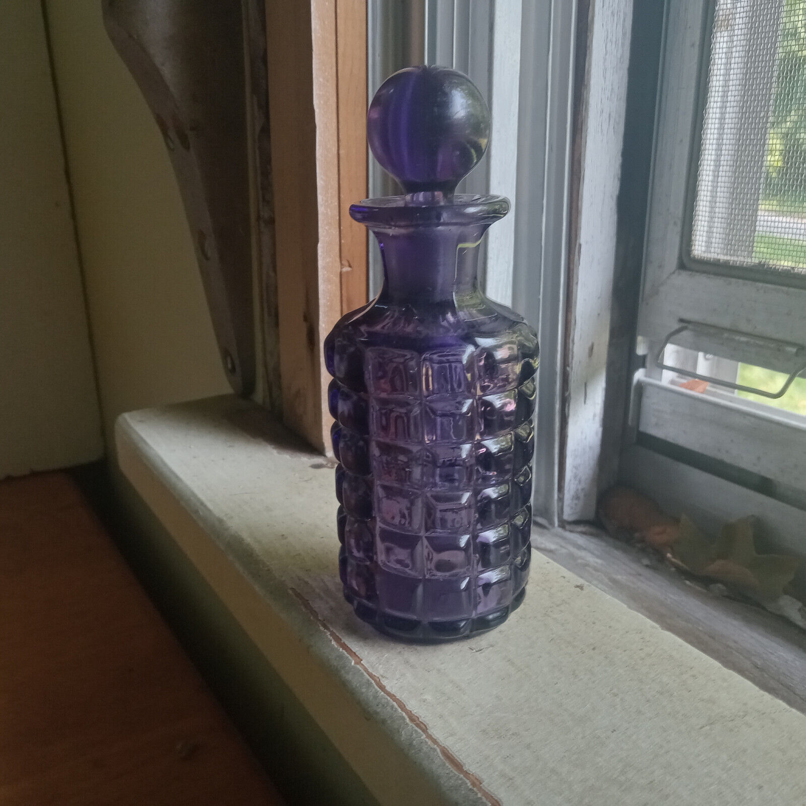 1890s PRETTY AMETHYST SQUARE BLOCK PATTERN COLOGNE PERFUME BOTTLE WITH STOPPER
