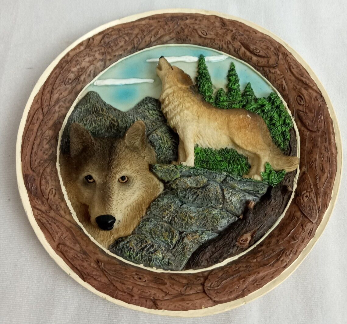 3 D Collector\'s Plate Life Like Image of Wolves 7.5 in /Grand Vu Lodge 2000