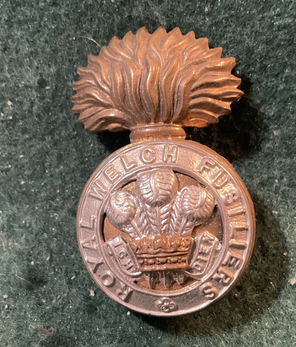 The Royal Welsh Fusiliers Cap Badge, Flaming Grenade, Bi Metal O34