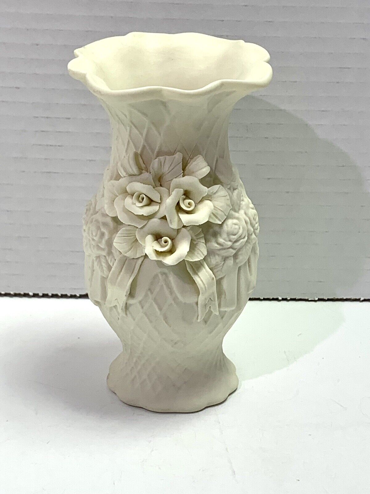 VTG Handcrafted UG Collectible Ivory Porcelain Floral Baroque 3D Rose Vase 5.5
