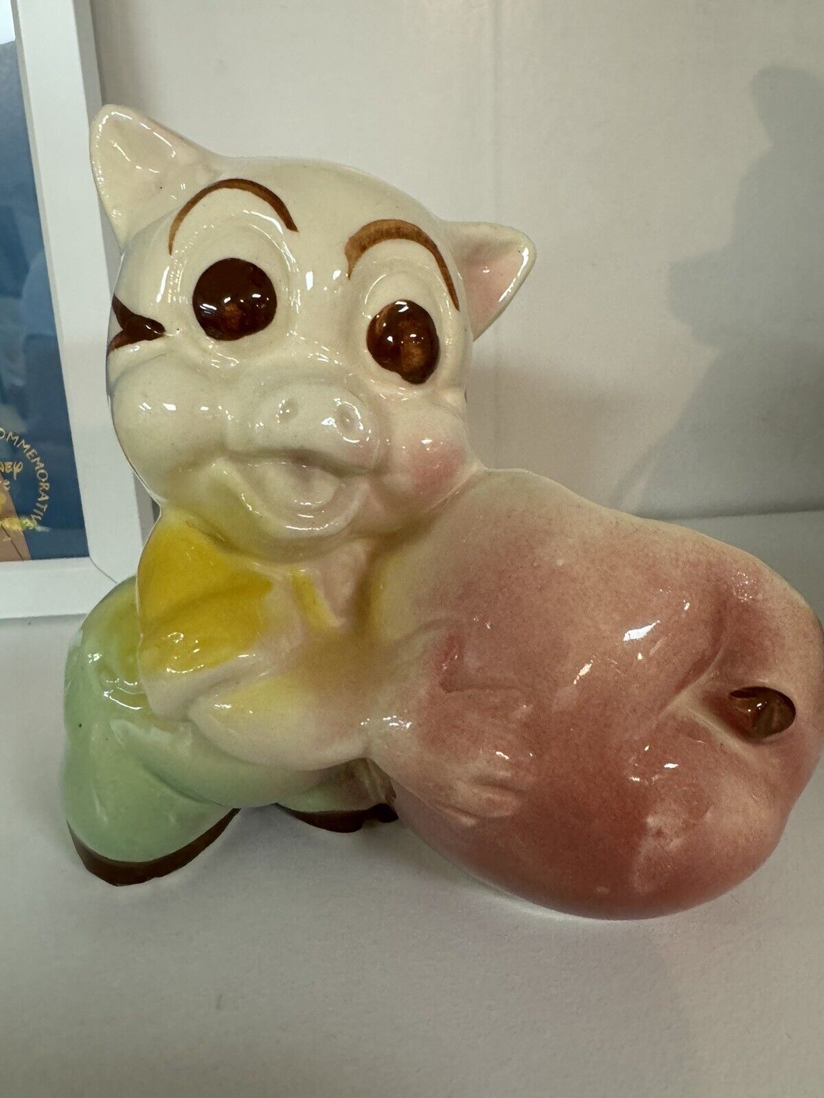 Shawnee Type Pig With Red Apple Planter 1950’s / 1960\'s Vintage & Unique VG