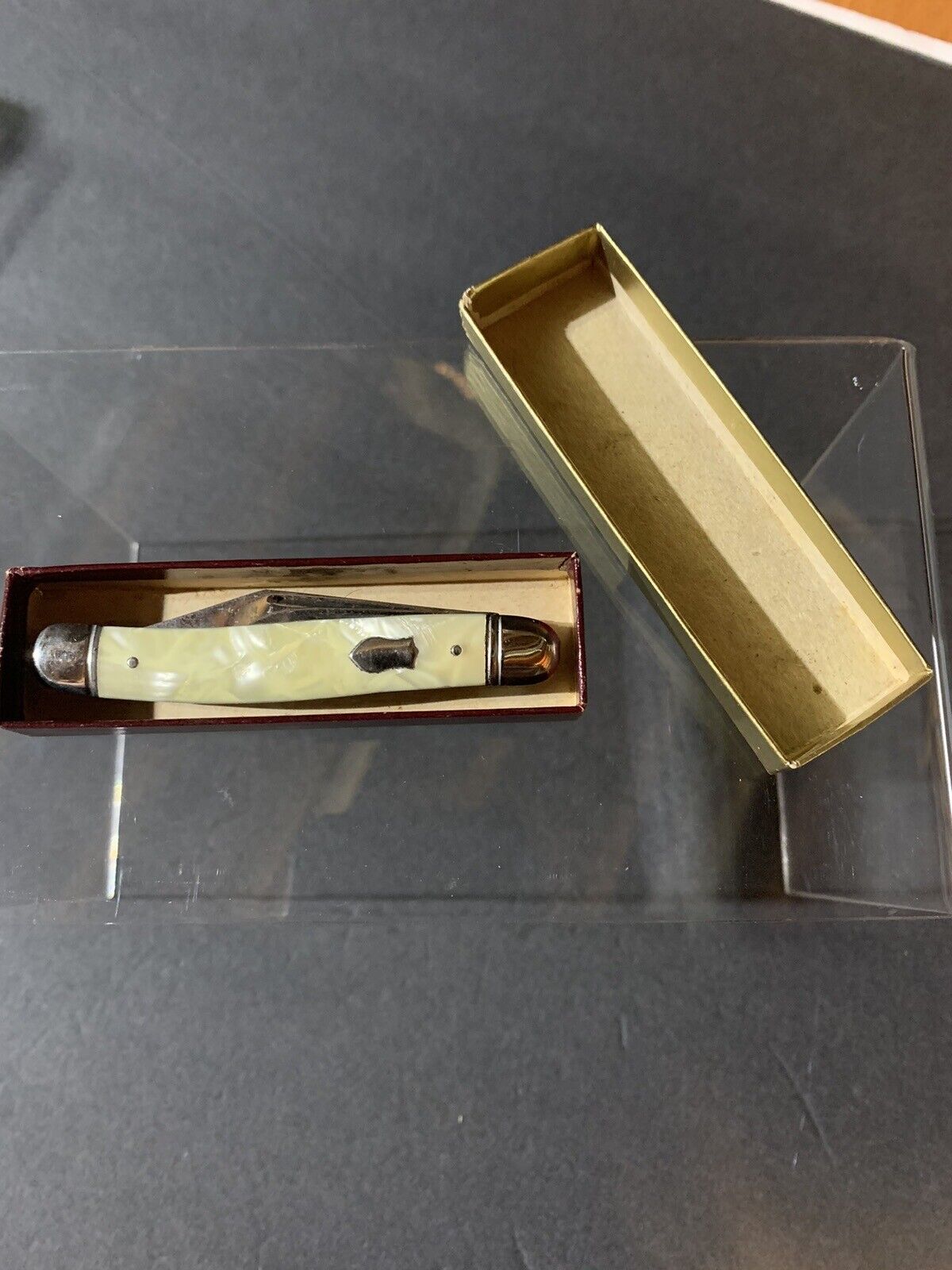 Vintage Imperial pocket knife 2 blade  , White Handle  , Material ? )