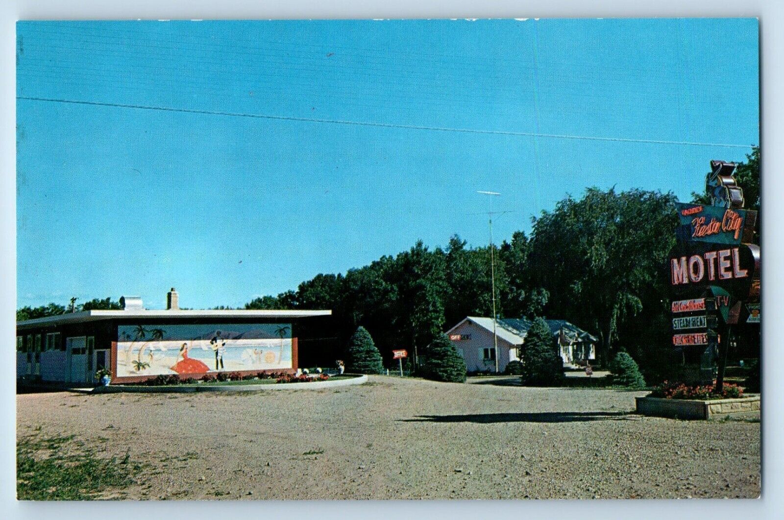 Montevideo Minnesota Postcard Fiesta City Motel Hiways Exterior Building c1960