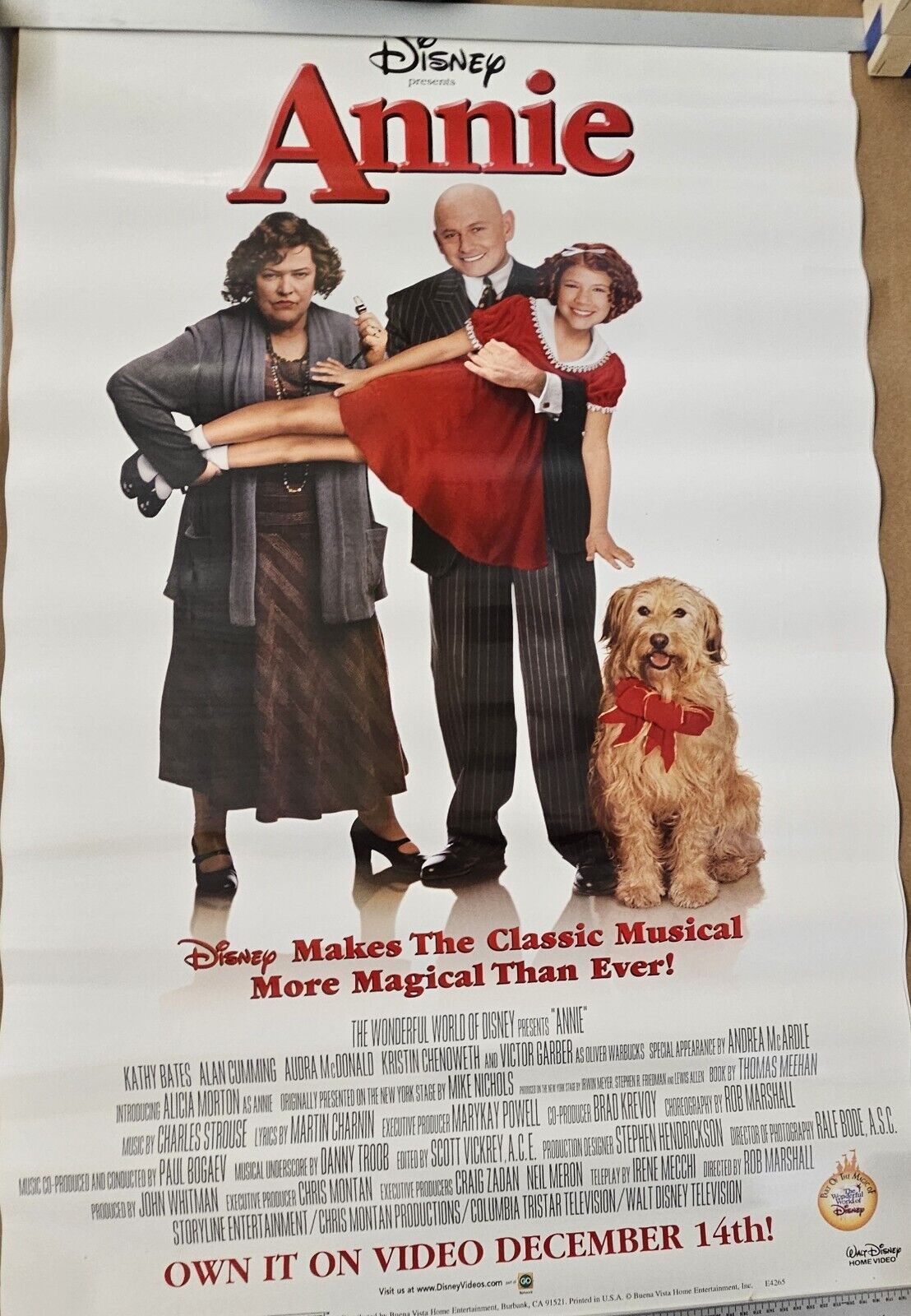 Disney's Family Classic Annie  26 x 39.75  DVD promotional Movie poster