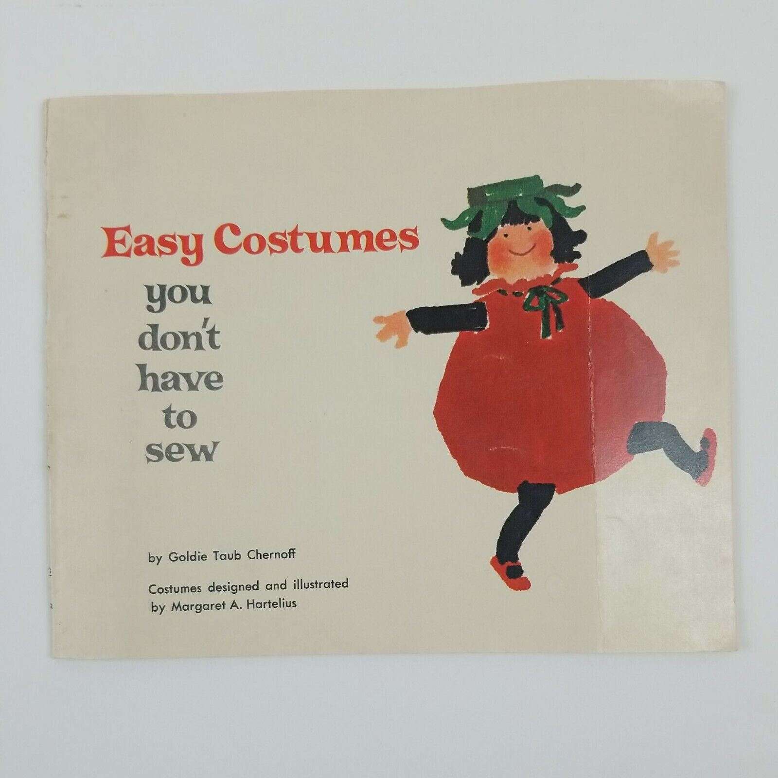 VINTAGE 1975 SCHOLASTIC BOOK EASY COSTUMES YOU DON\'T HAVE TO SEW 