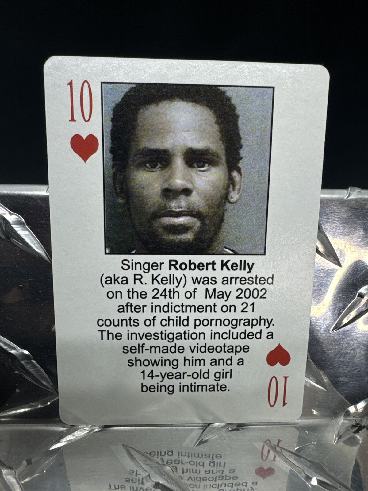 2003 STARZ BEHIND BARZ ~ R.  KELLY   PLAYING CARD ~ MUG SHOT     10  HEARTS
