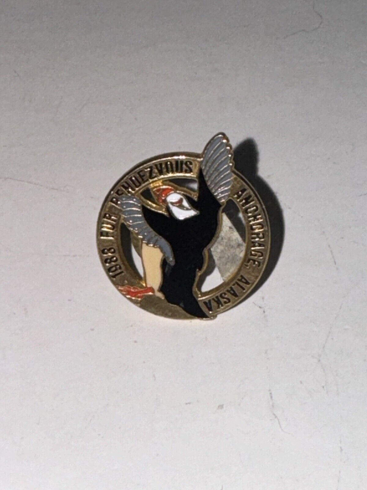 1988 Anchorage Alaska Fur Rendezvous SMALL Metal Collector Pin PUFFIN