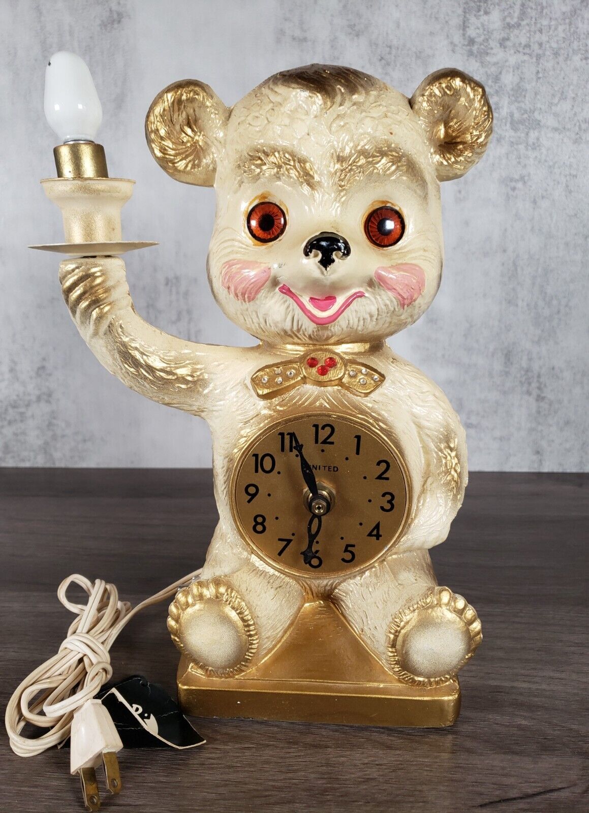 Vintage teddy bear clock holding light. By United Clocks #704 metal