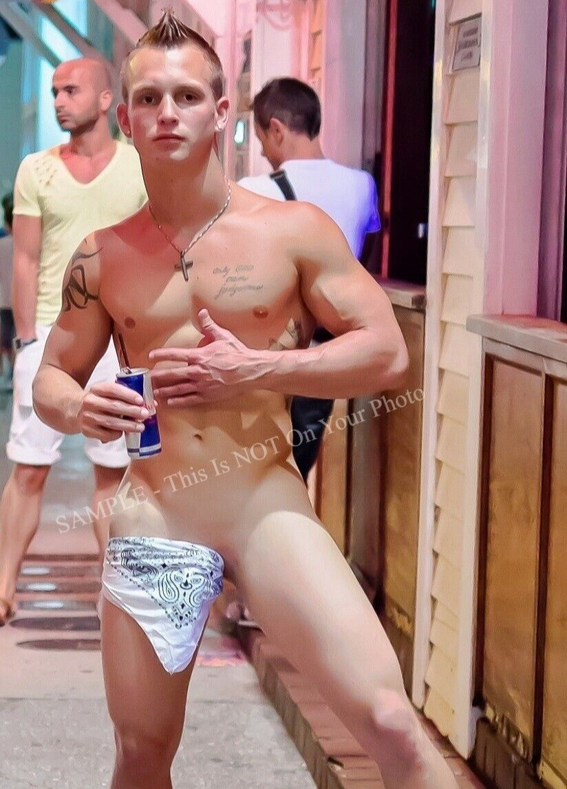 Muscular Gay Man Naked Hunk Cute Butt Sexy Male Jock Beefcake HQ 8X10 Photo M220