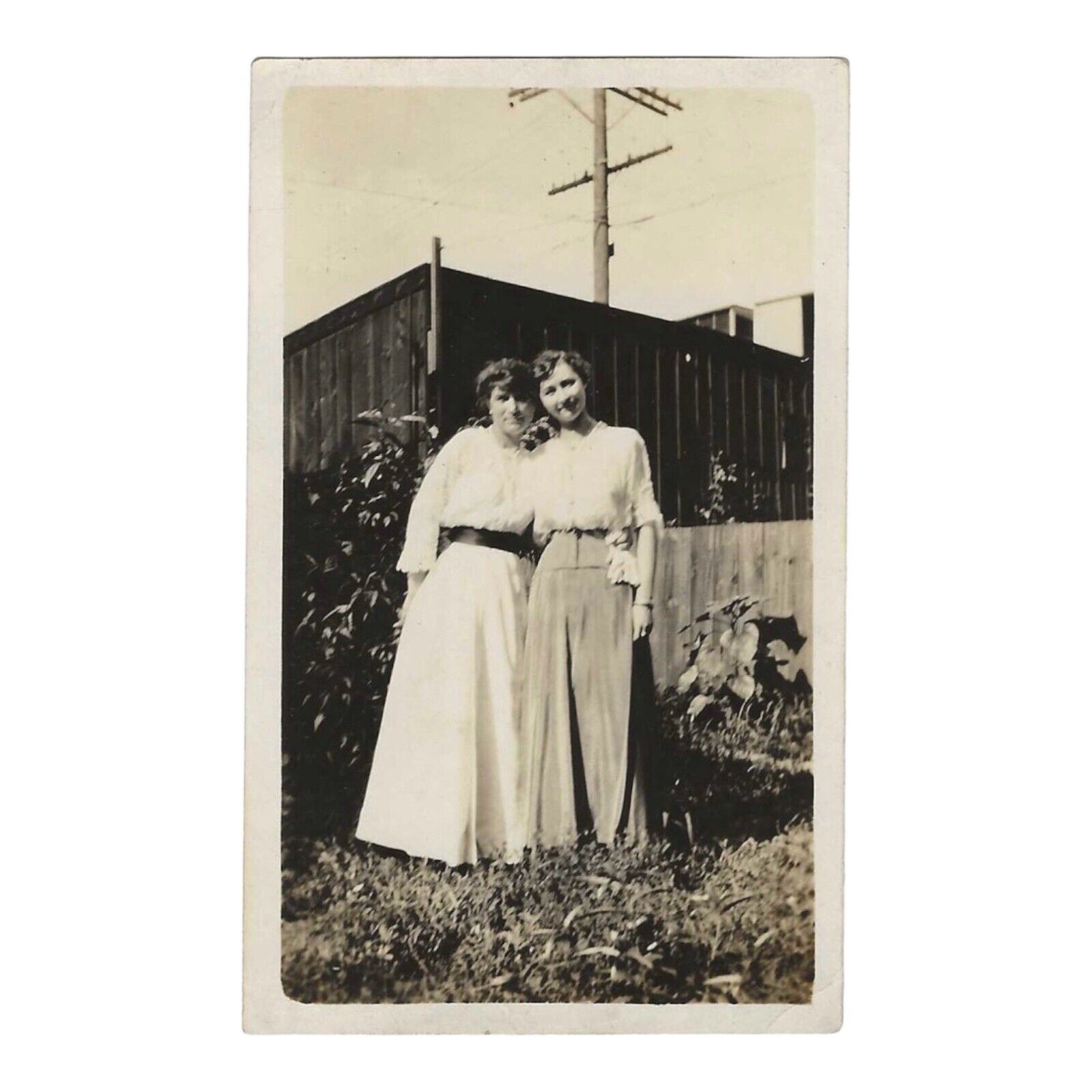 Vintage Snapshot Photo 1915 Two Women Affectionate Pose Toledo Ohio 1910s