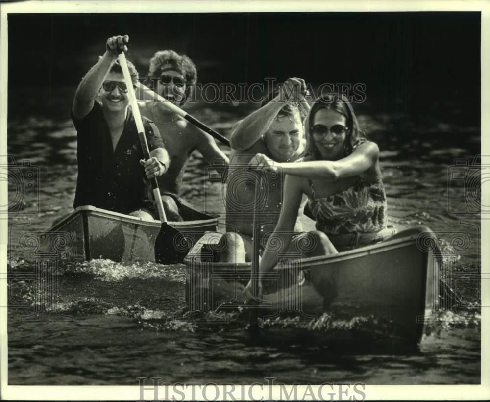 1986 Press Photo Pearl River Canoe Race-Paddling For Muscular Dystrophy
