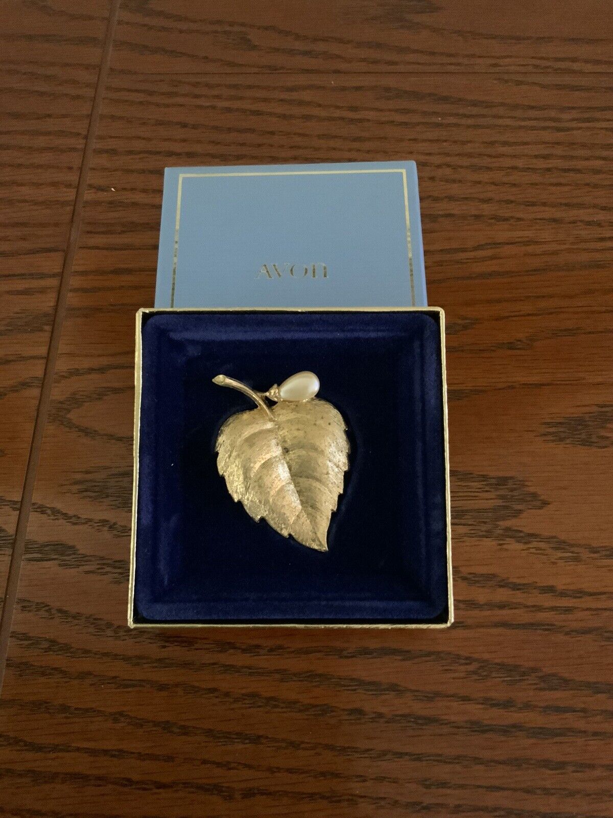 Vintage 1970\'s Avon Golden Leaf Pin Gold Tone Collectible Brooch New In Box