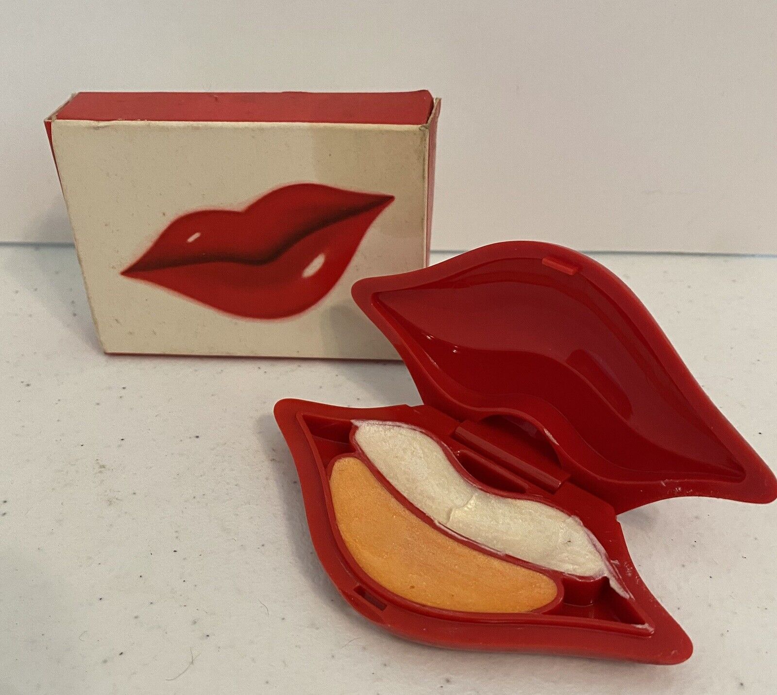 Vintage Avon Kiss’n Makeup Lip Gloss Compact Frostlight Peach/Pink with Box