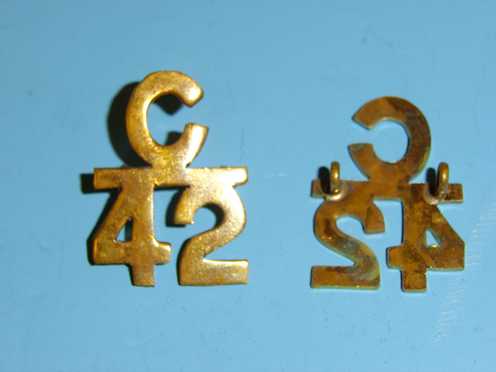 a0134p WW 1 Canadian Collar Emblems for 42nd Highlanders C42 pair C10A13