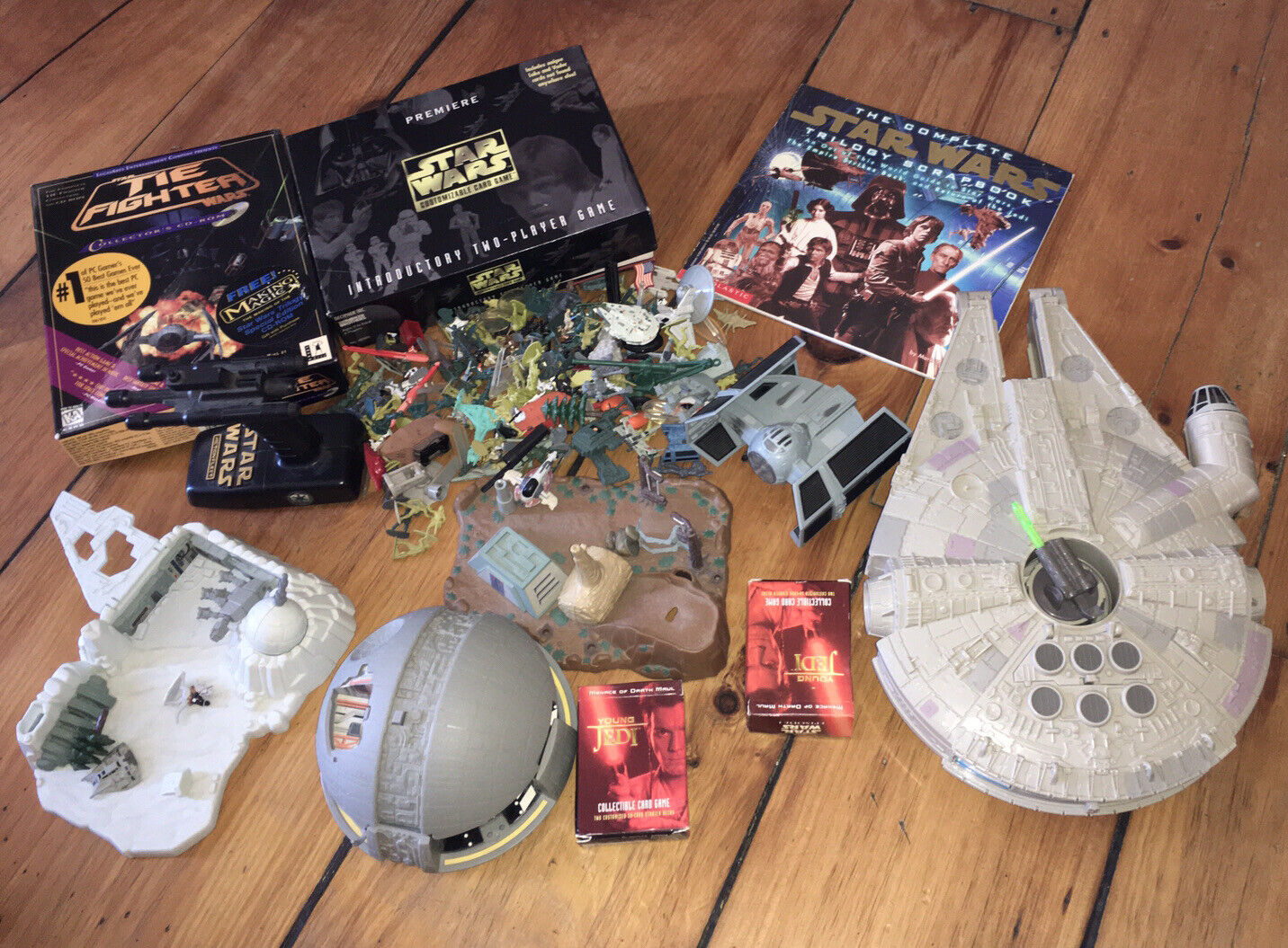 Wow Lot of Star Wars Playset including 1995 Millenium Falcon See all pictures