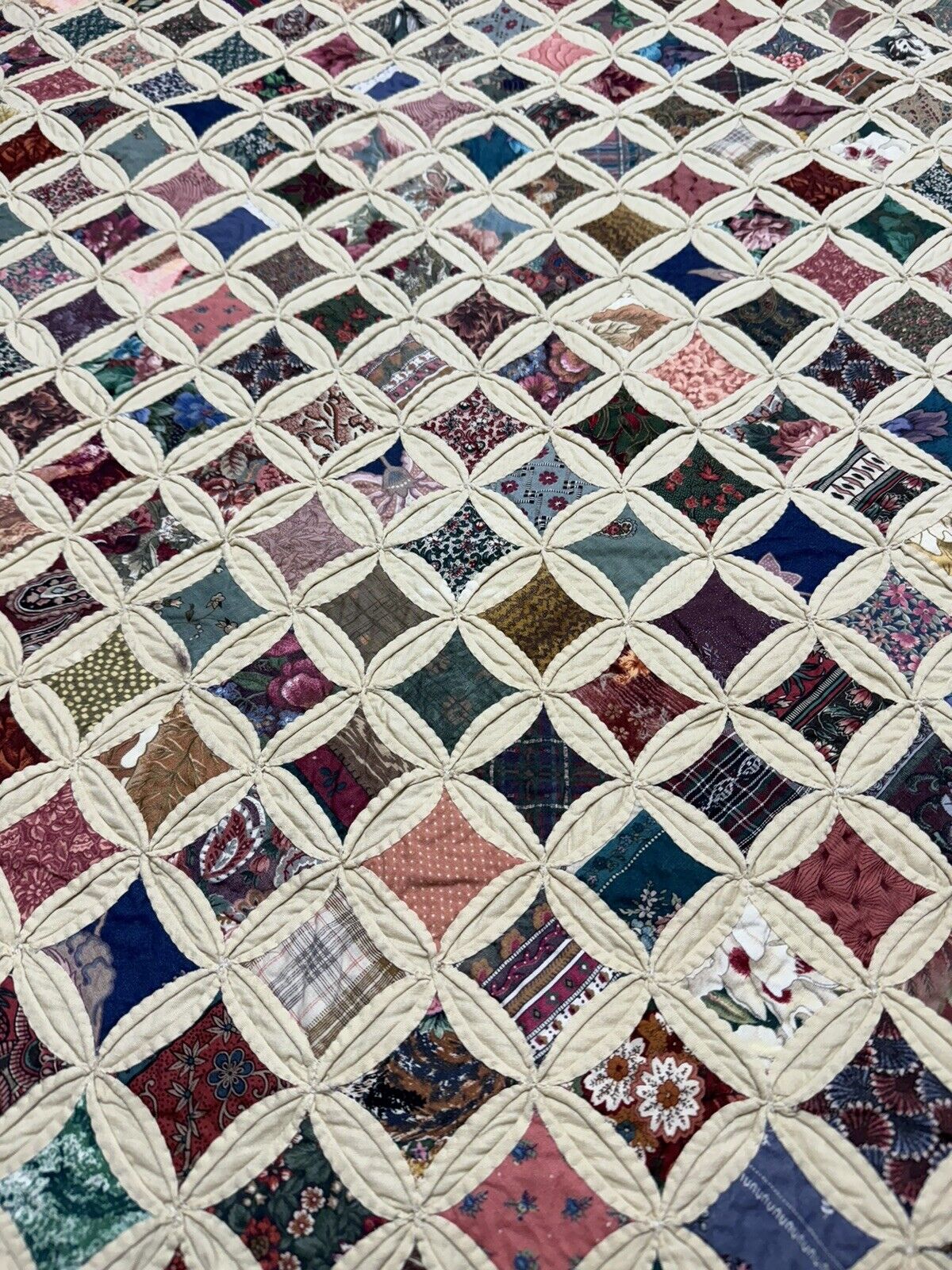 Beautiful vintage cathedral window Throw/lap Quilt In Mint Condition 58 1/2 X 50