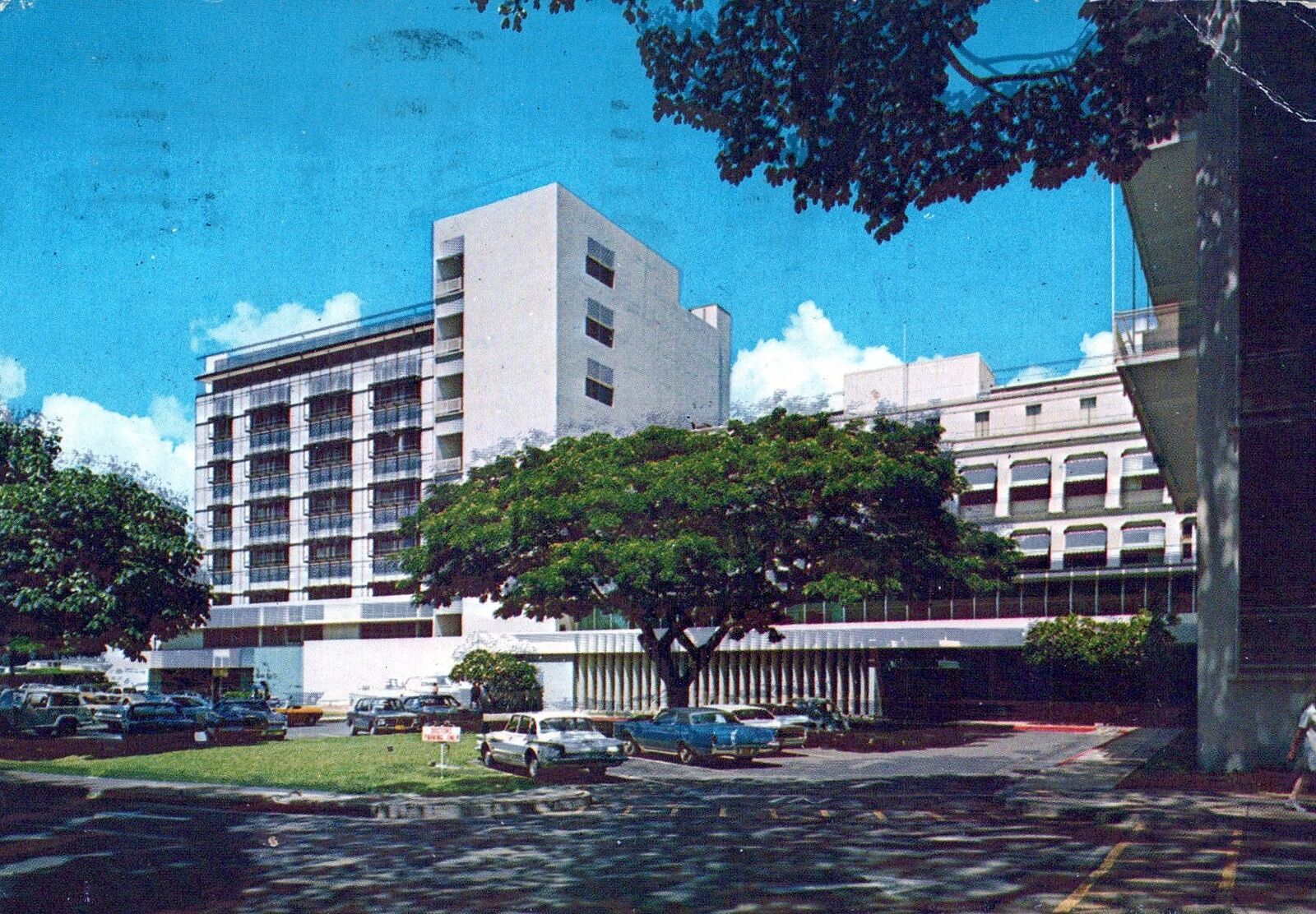 VINTAGE POSTCARD CONTINENTAL SIZE QUEEN\'S MEDICAL CENTRE OLD HONOLULU HAWAII MR