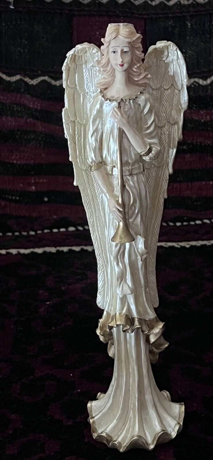 Lovely Angel figure to grace your home   10.25“ tall