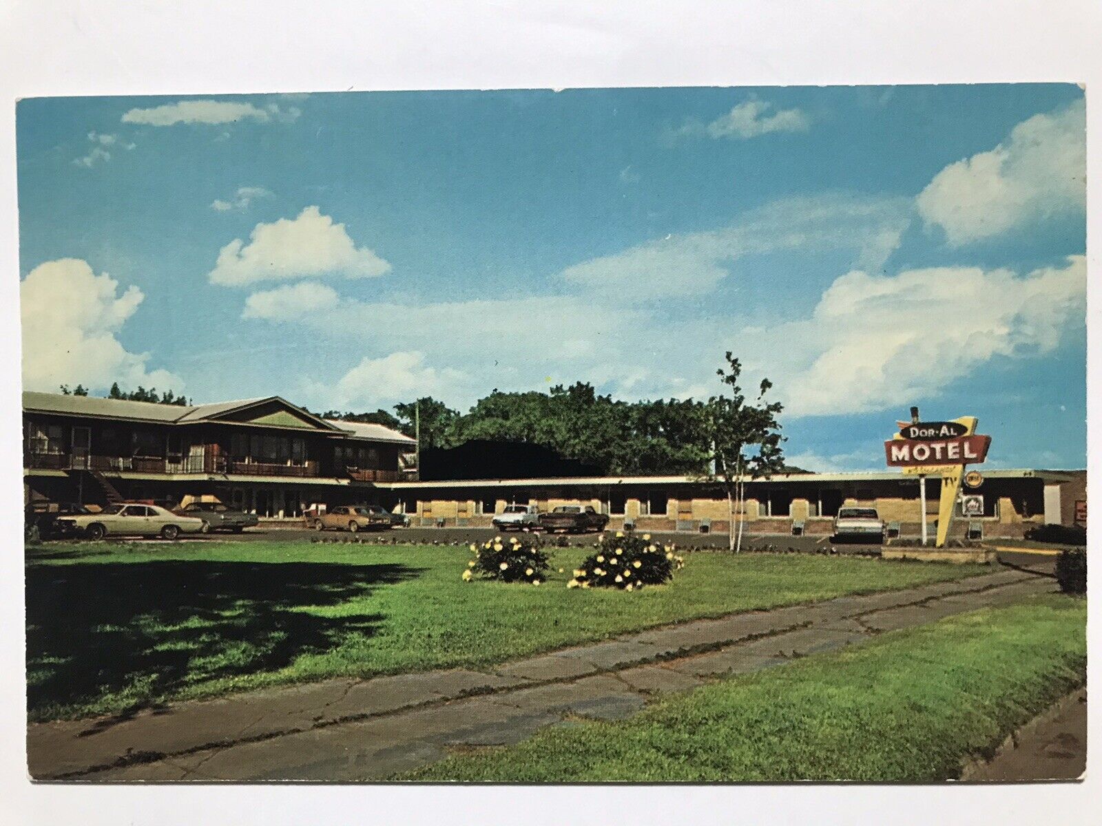 1960 Doral Motel Marie Michigan Postcard