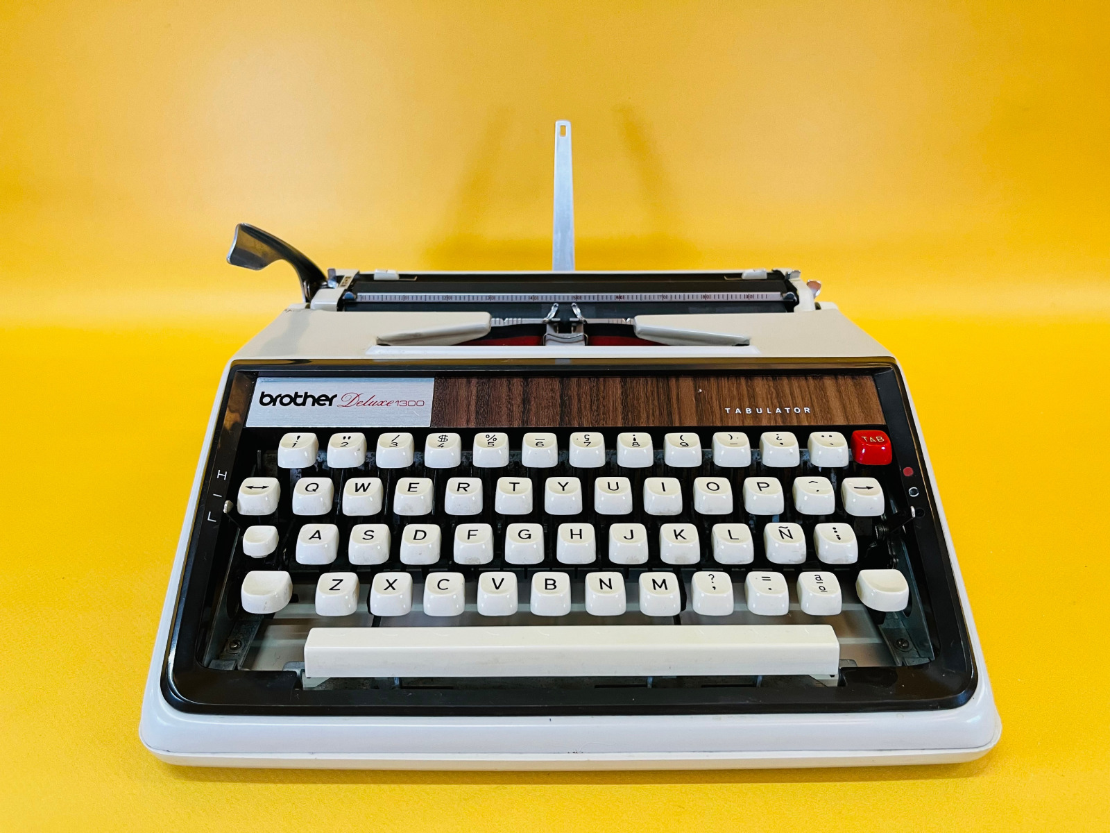 Working Typewriter BROTHER Deluxe 1300 Tabulator with Case Beige Typewriter Gift