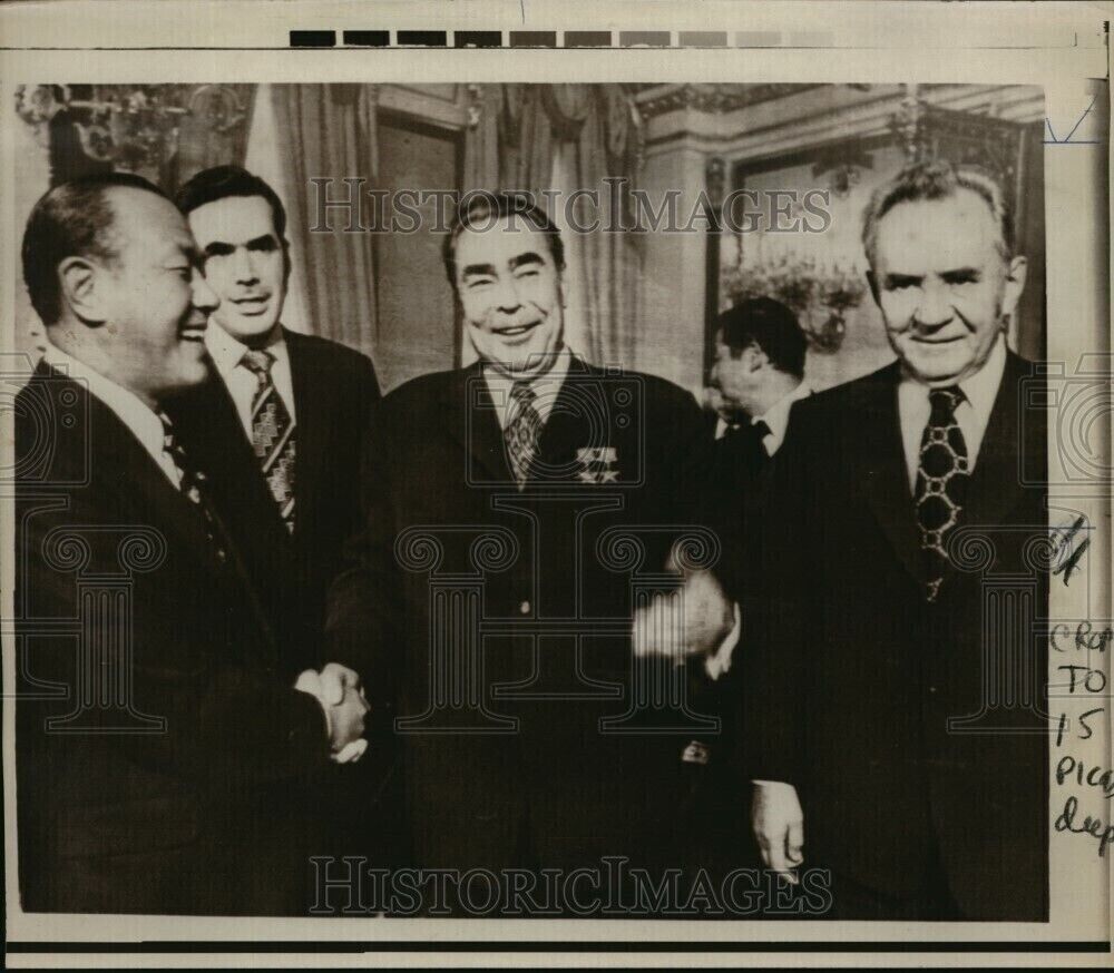 1973 Japanese Prime Minister Kakuei Tanaka with Russias Brezhnev 9X8 Press Photo