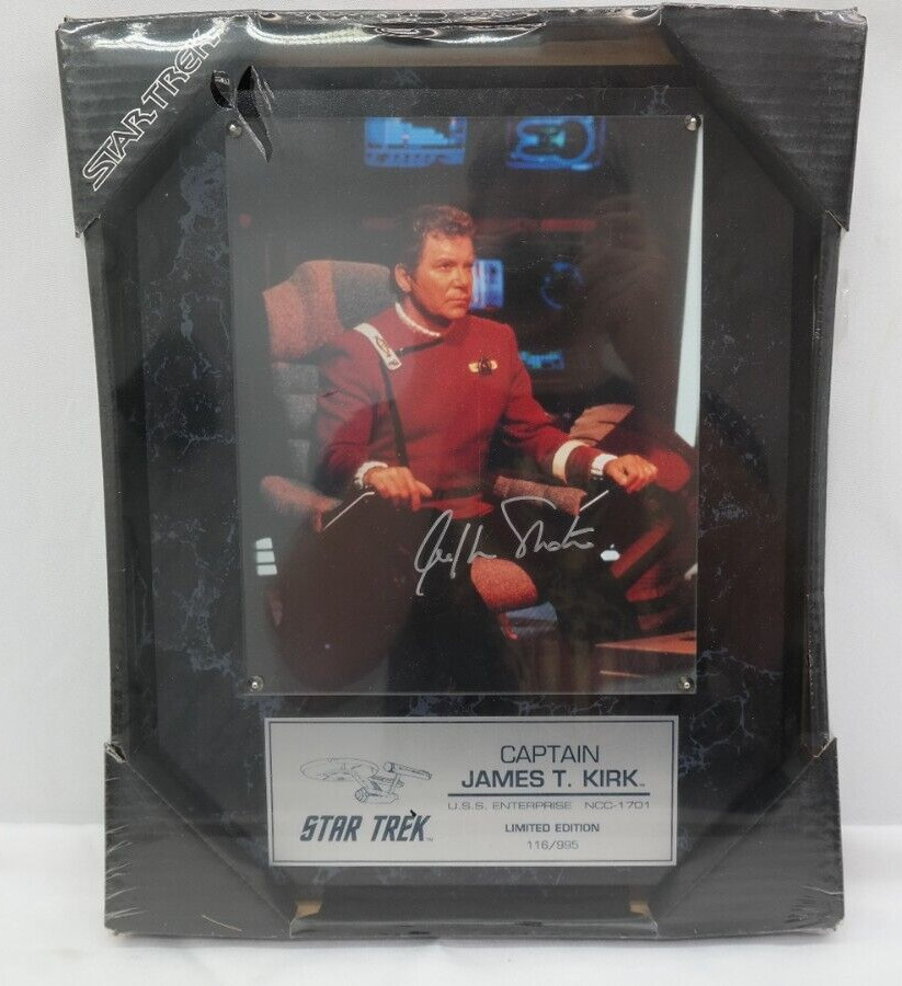 Star Trek  Captain James T. Kirk William Shatner Signed Plaque 116/995 AE