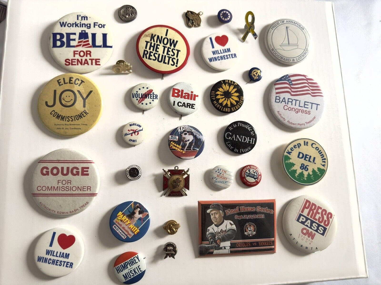 Lot of Political Pins Pendant vintage