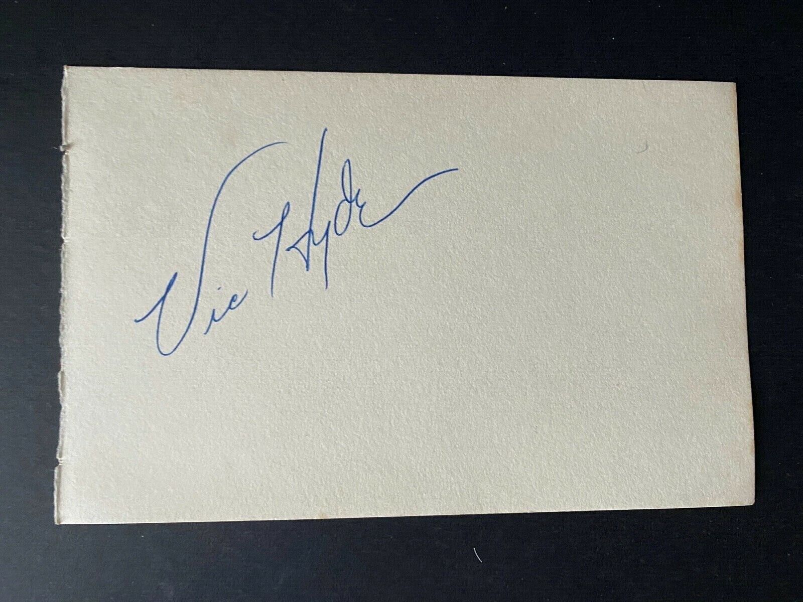 VIC HYDE - AMERICAN BORN MUSICAL ACTOR - SIGNED ALBUM PAGE