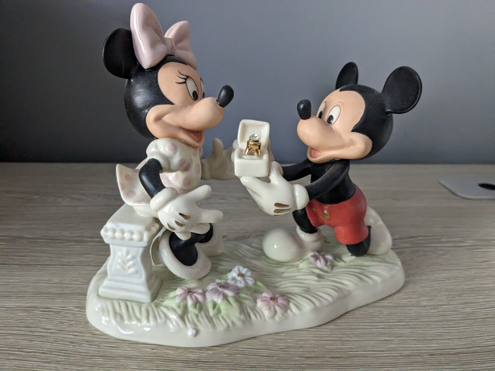 Lenox Disney Showcase Minnie’s Dream Proposal Figurine Mickey Mouse Figurine
