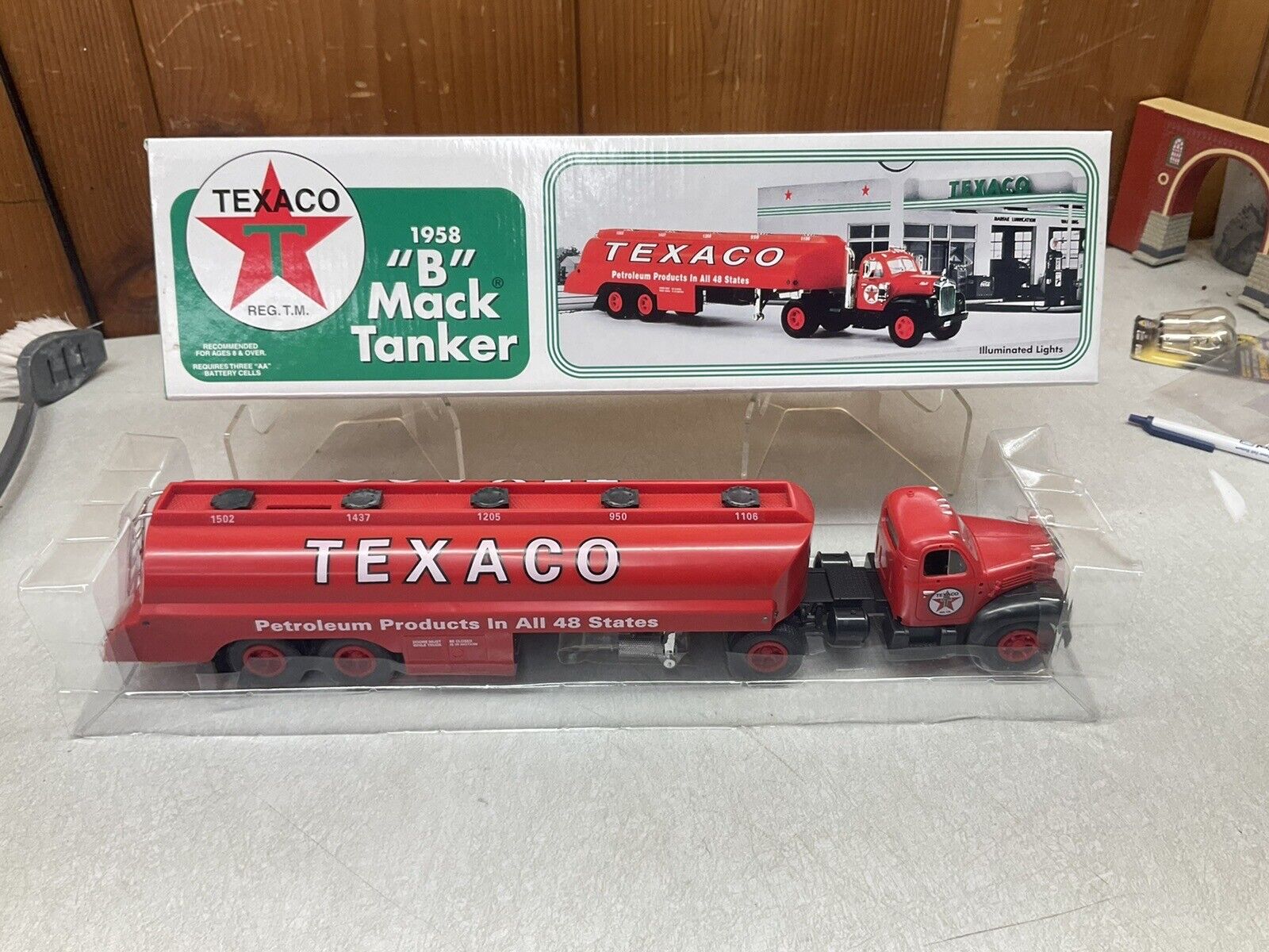 Texaco Gas Oil Service Station 1958 B Mack Tanker Truck & Trailer Bank Lights Up