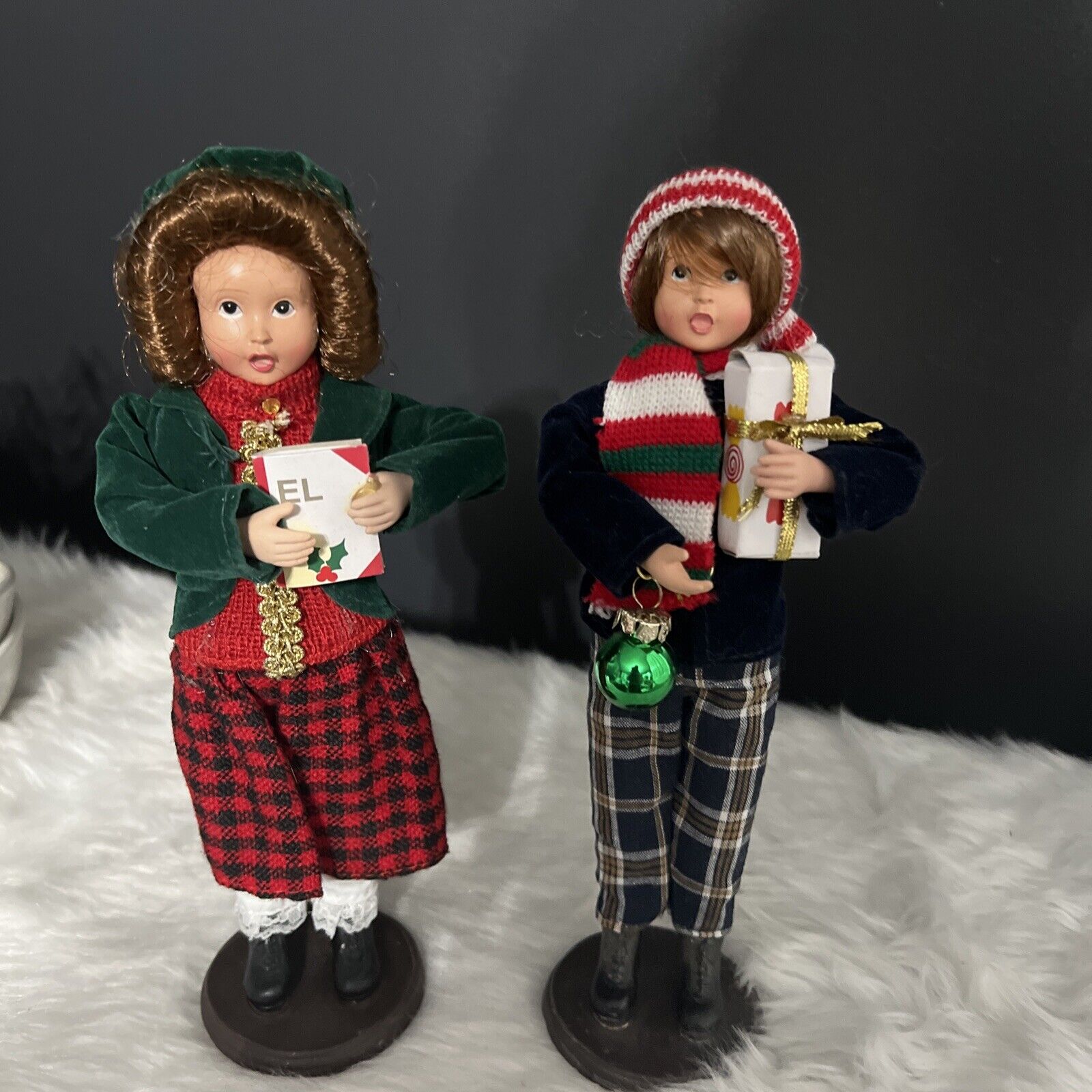 Vintage Pair of Boy and Girl Christmas Caroler Figurines Holiday Decoration EUC